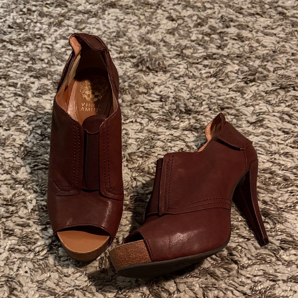 NWOT Vince Camaro Elegant Brown with Cork Peep-Toe Heels